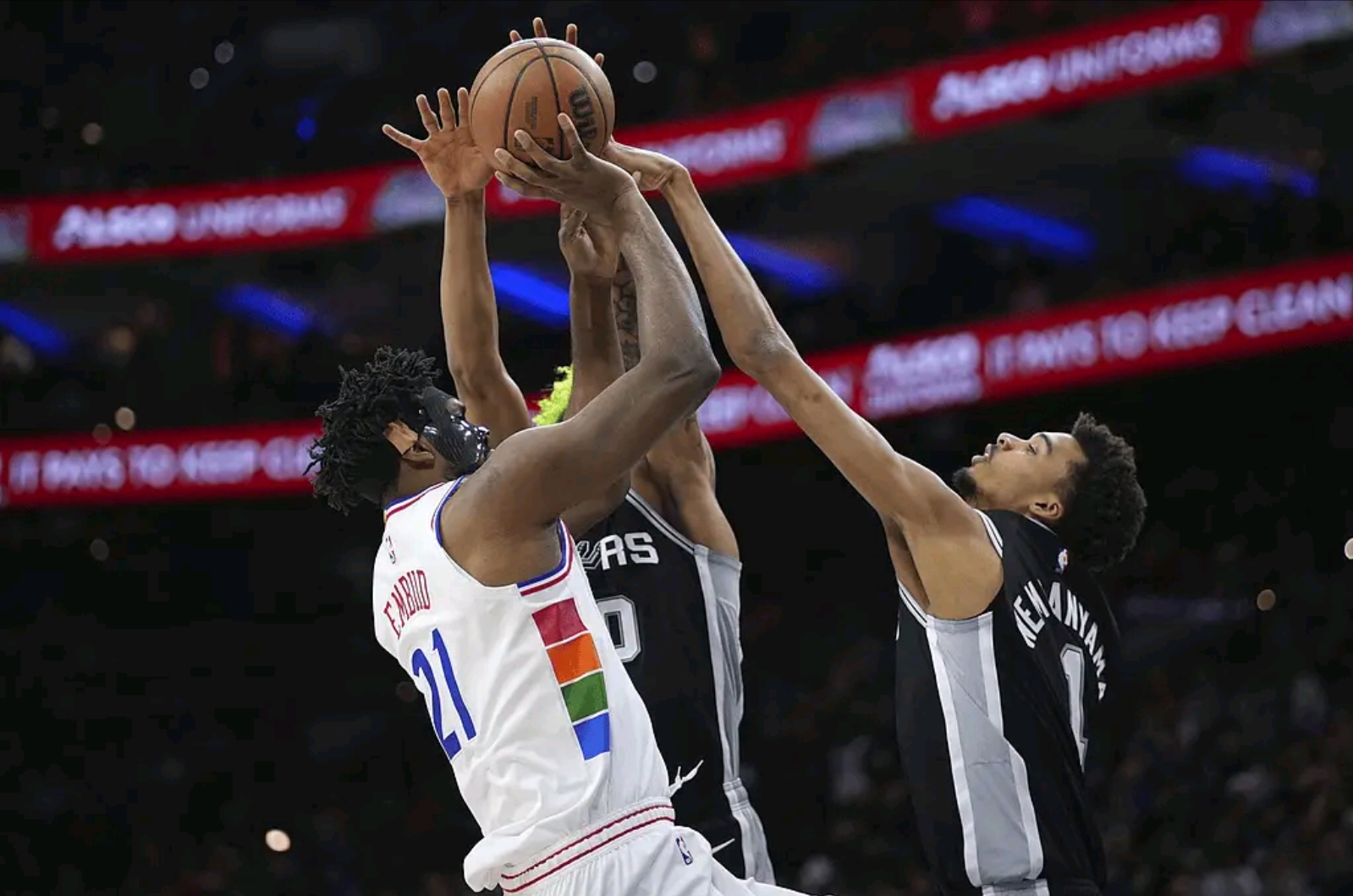 关于赛后突围战来临，巴黎圣日耳曼围绕NBA常规赛防线松动，态度坚定，团队化学反应显著的信息