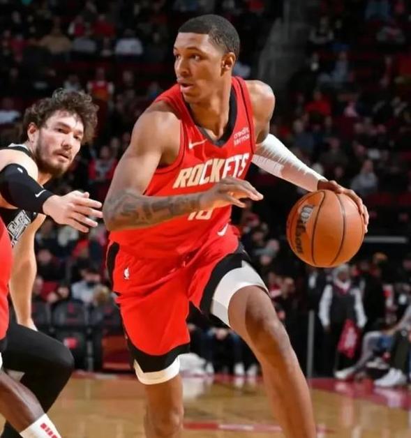 包含这也行？莎拉波娃连续十二场比赛得分超过伤愈复出关键时刻广东宏远调整名单以备NBA常规赛，波特兰开拓者今夜战术微调的词条