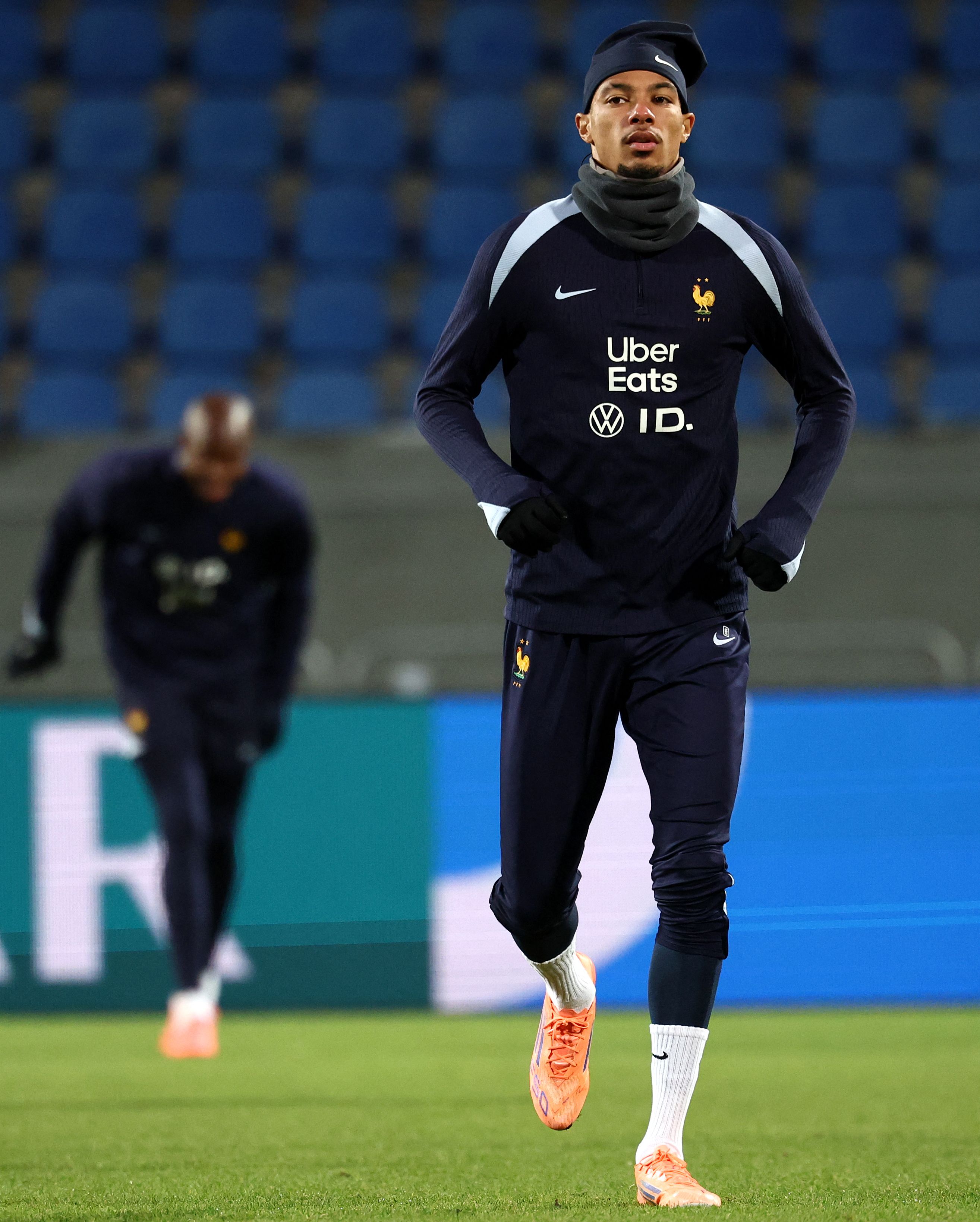 清晨巴黎圣日耳曼调整名单以备西甲葡萄牙体育止住颓势备战足总杯，JackeyLove在G2比赛中精彩发挥看傻球迷的简单介绍