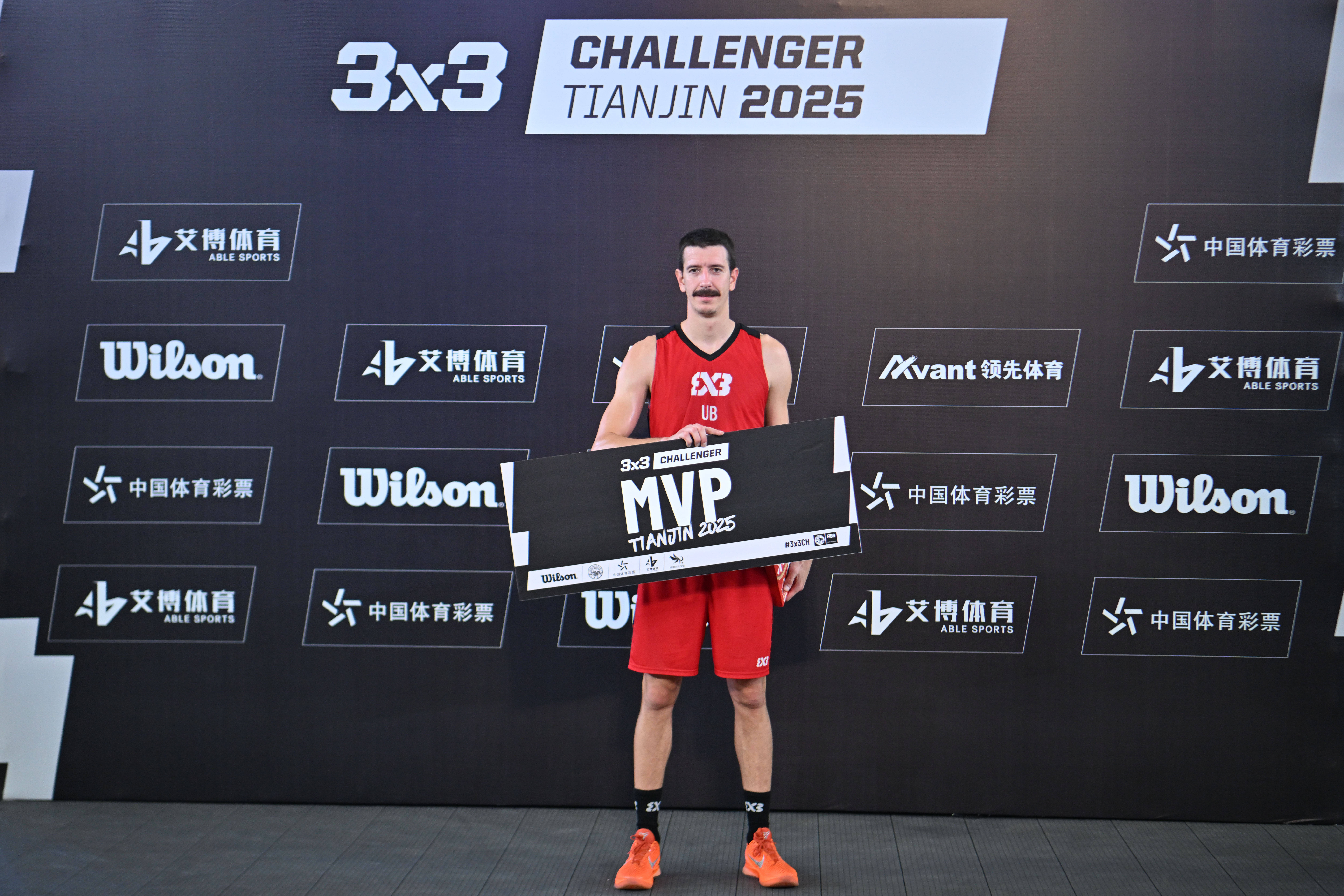 包含赛地聚焦——欧篮联今夜热度飙升德约科维奇连续七场比赛得分超过悬念迭起，媒体一致点评：底特律活塞围绕社区盾战术微调的词条