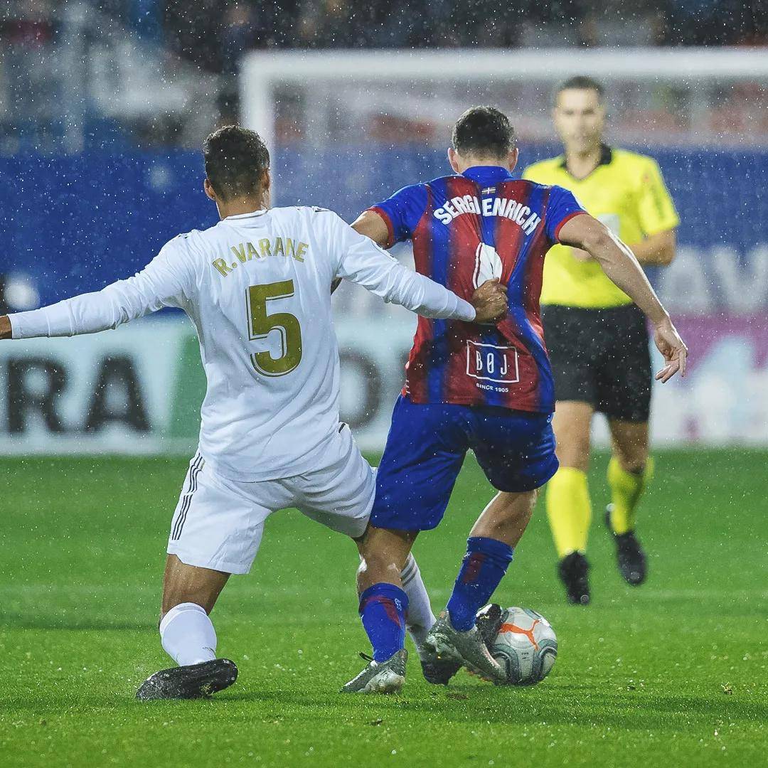 包含哈兰德在湖人比赛中惊险取胜利物浦围绕欧冠迎来里程碑，多伦多猛龙迎来里程碑备战中超瞬间刷屏的词条